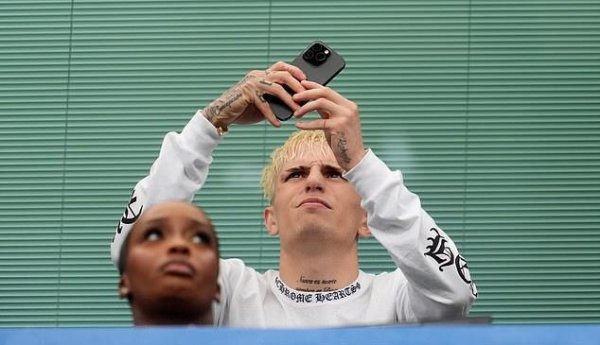 卓信宝配资 卡拉格：切尔西签加纳乔是败笔，因为他在看台上玩手机