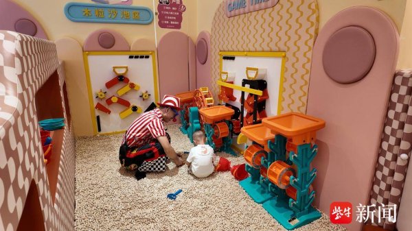 和业众 火锅店里开出游乐园，会员商超自带“水族馆”……商家开始跨界卷“带娃”？